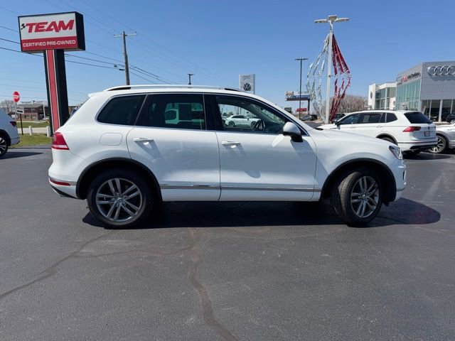 Used 2016 Volkswagen Touareg Sport AWD/4WD image 9