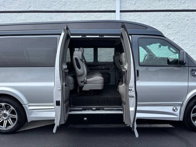 Used 2020 GMC Savana 2500 Extended w/ Enhanced Convenience Package RWD image 7