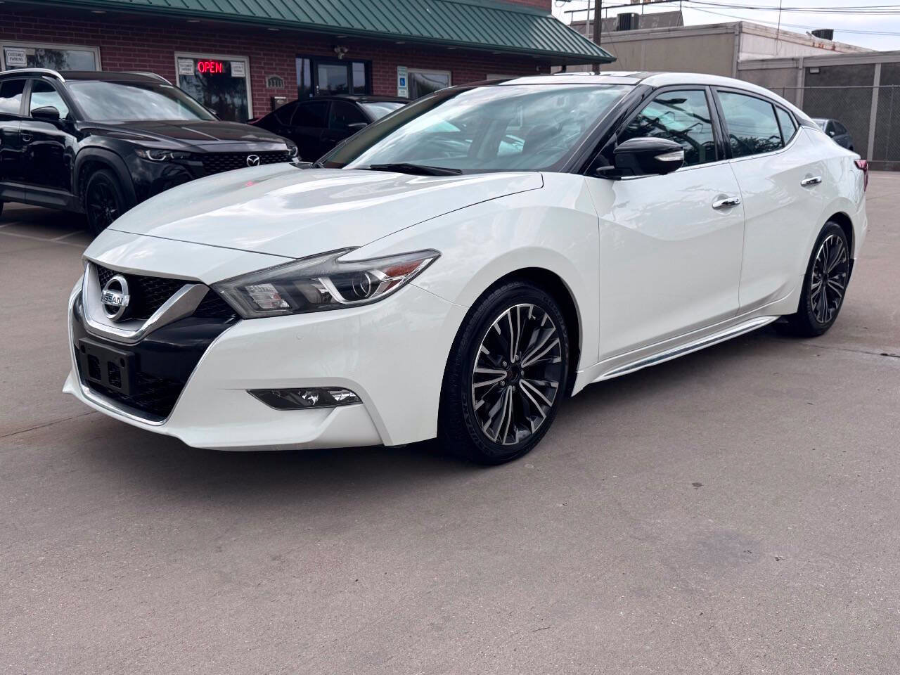 Used 2017 Nissan Maxima Platinum FWD image 1