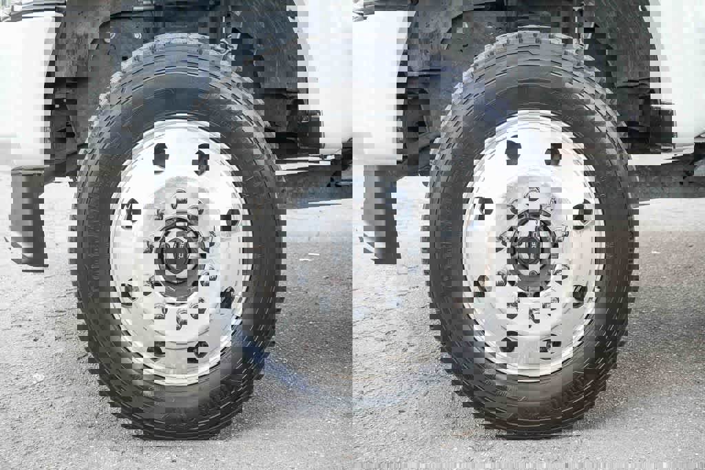 Used 2021 Ford F450 Platinum w/ FX4 Off-Road Package image 13