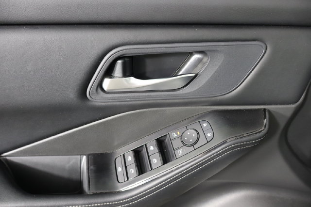 Used 2025 Nissan Rogue SV FWD image 19