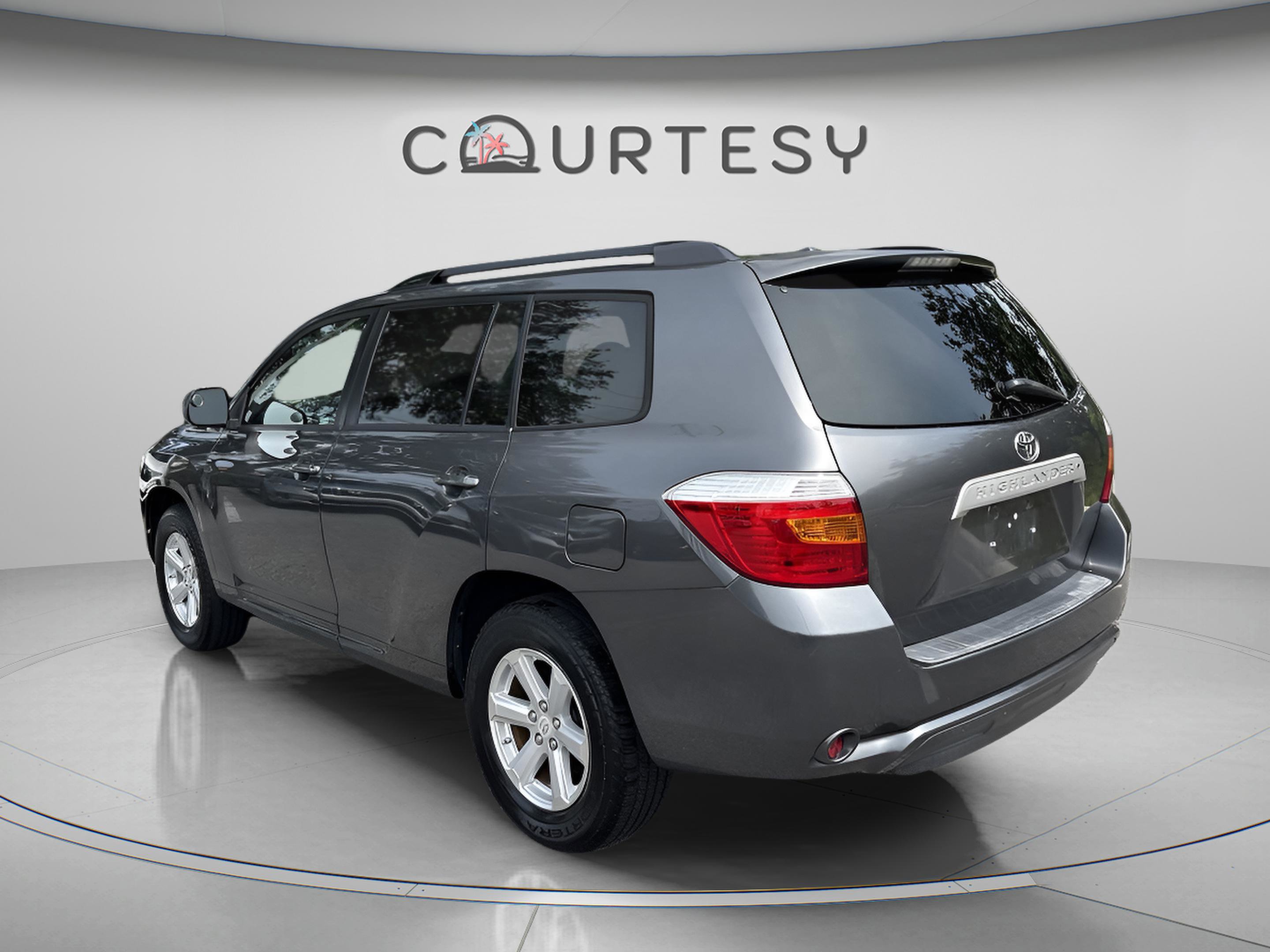 Used 2010 Toyota Highlander SE FWD image 5