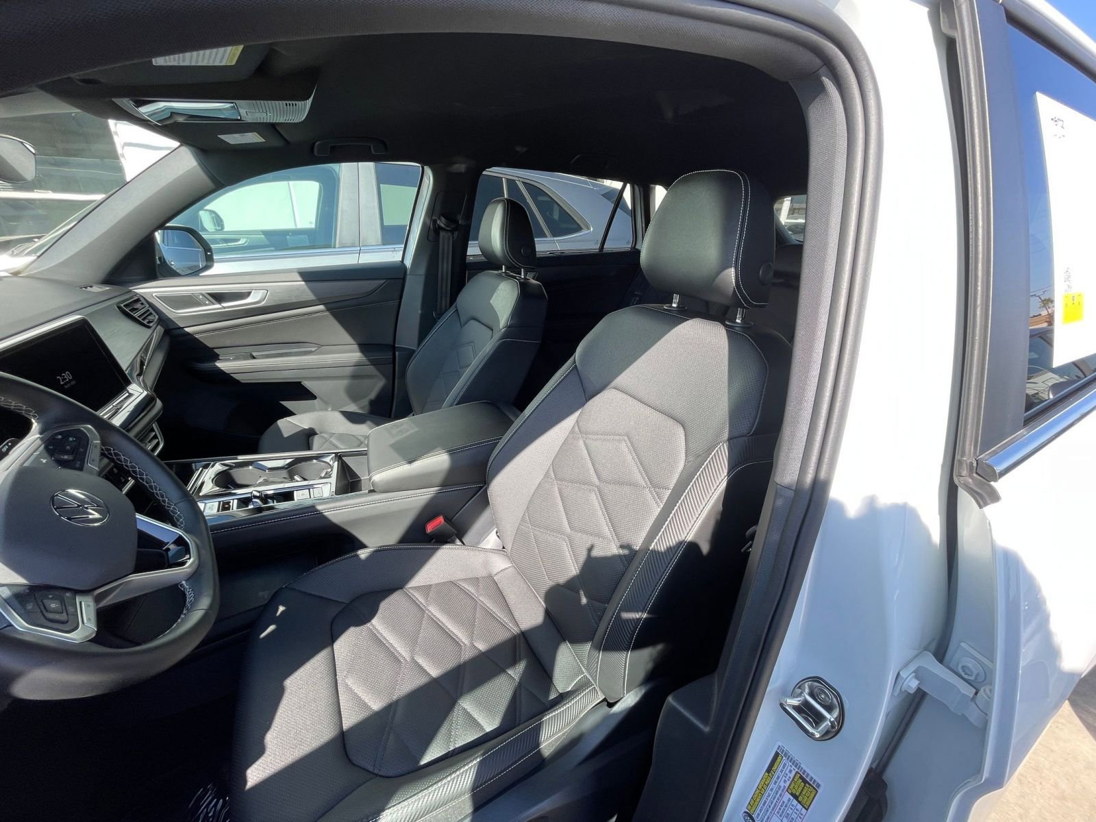 Used 2025 Volkswagen Atlas Cross Sport SE image 36