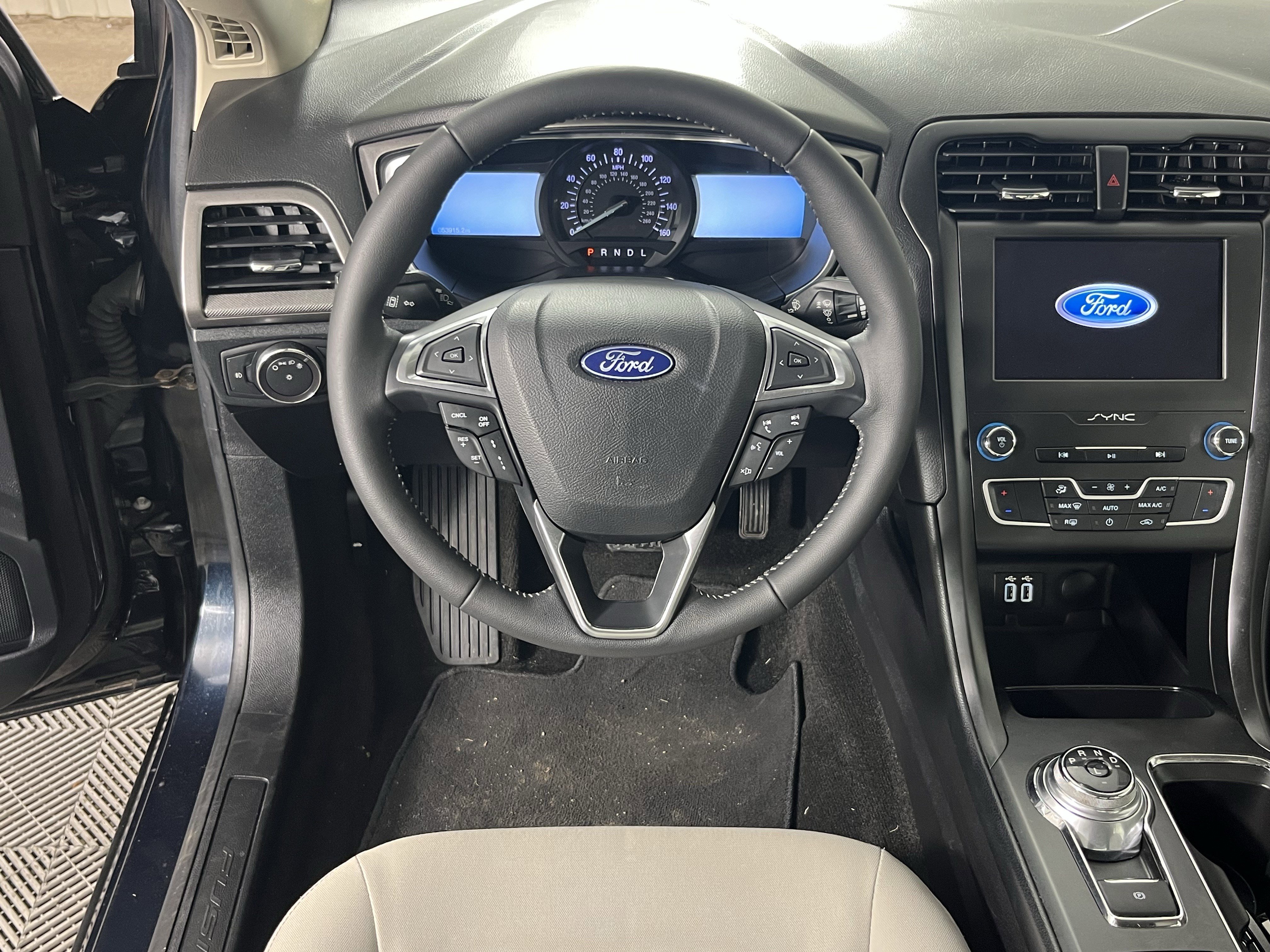 Used 2020 Ford Fusion SE w/ Equipment Group 151A image 12