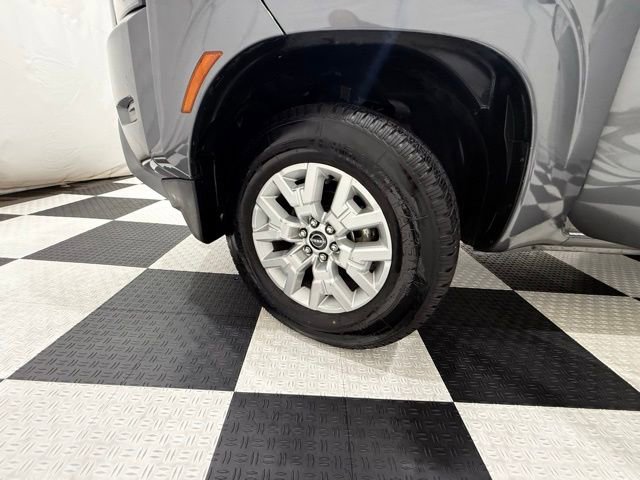 Used 2023 Nissan Frontier SV image 9