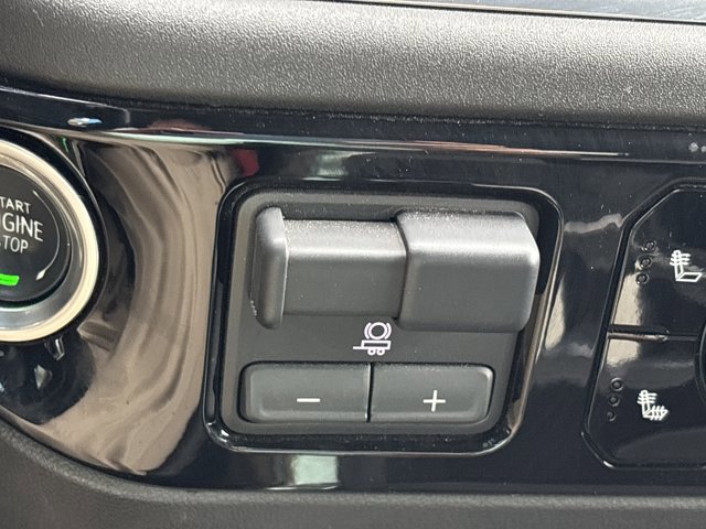 Used 2025 Chevrolet Silverado 2500 LT w/ Z71 Chrome Sport Edition image 39