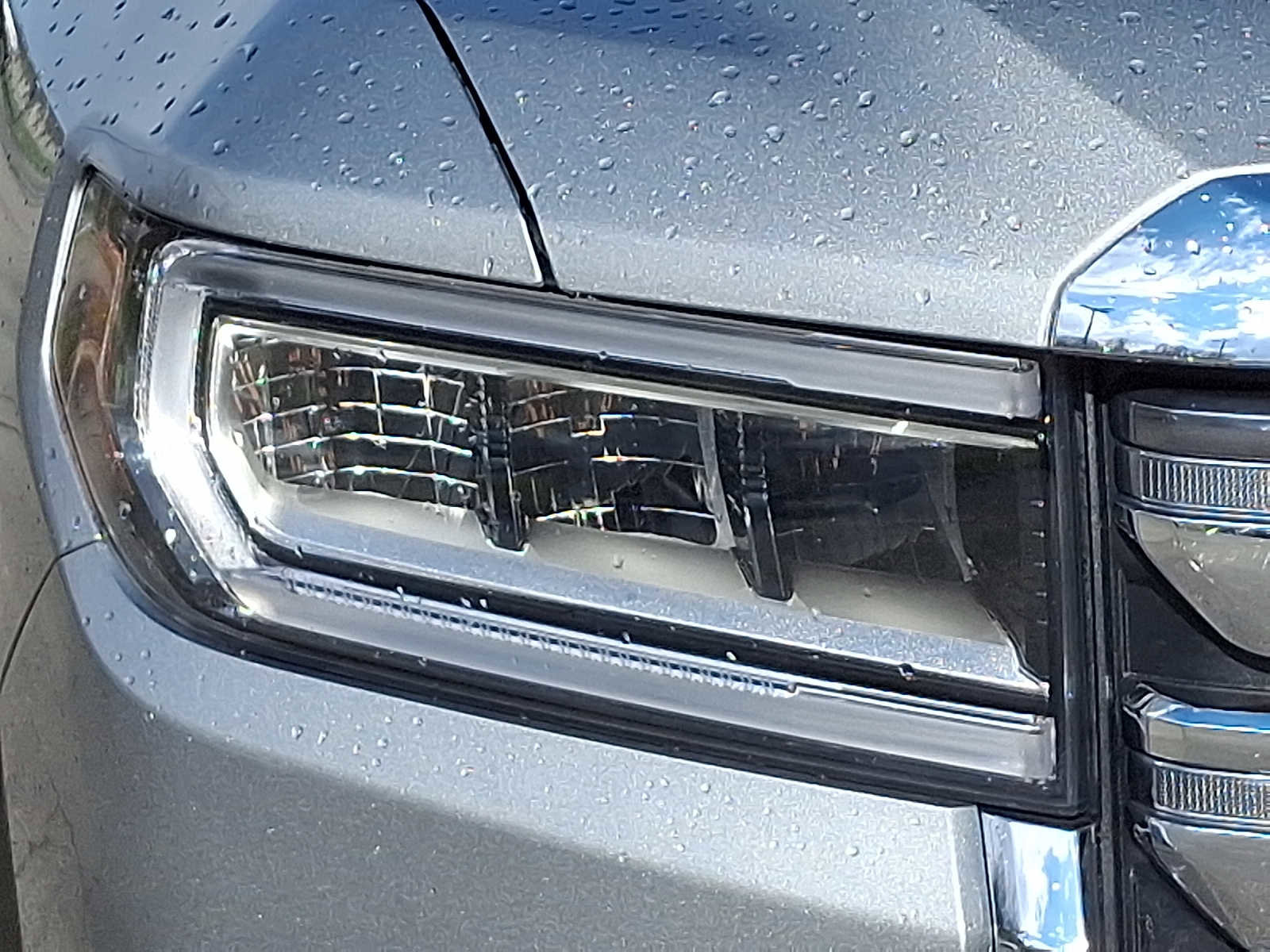 Used 2023 GMC Acadia AT4 w/ Technology Package image 9