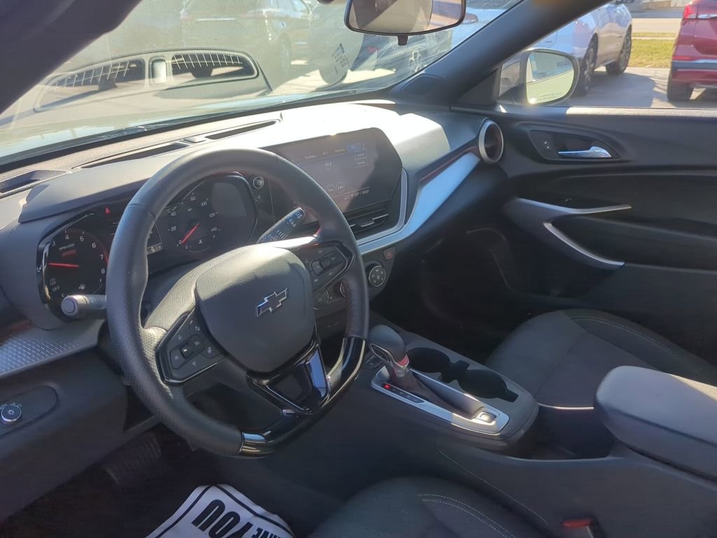 Certified 2024 Chevrolet Trax RS w/ Driver Confidence Package image 21