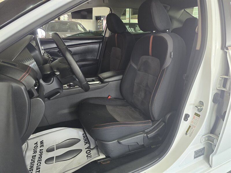 Used 2025 Nissan Sentra SR FWD image 9