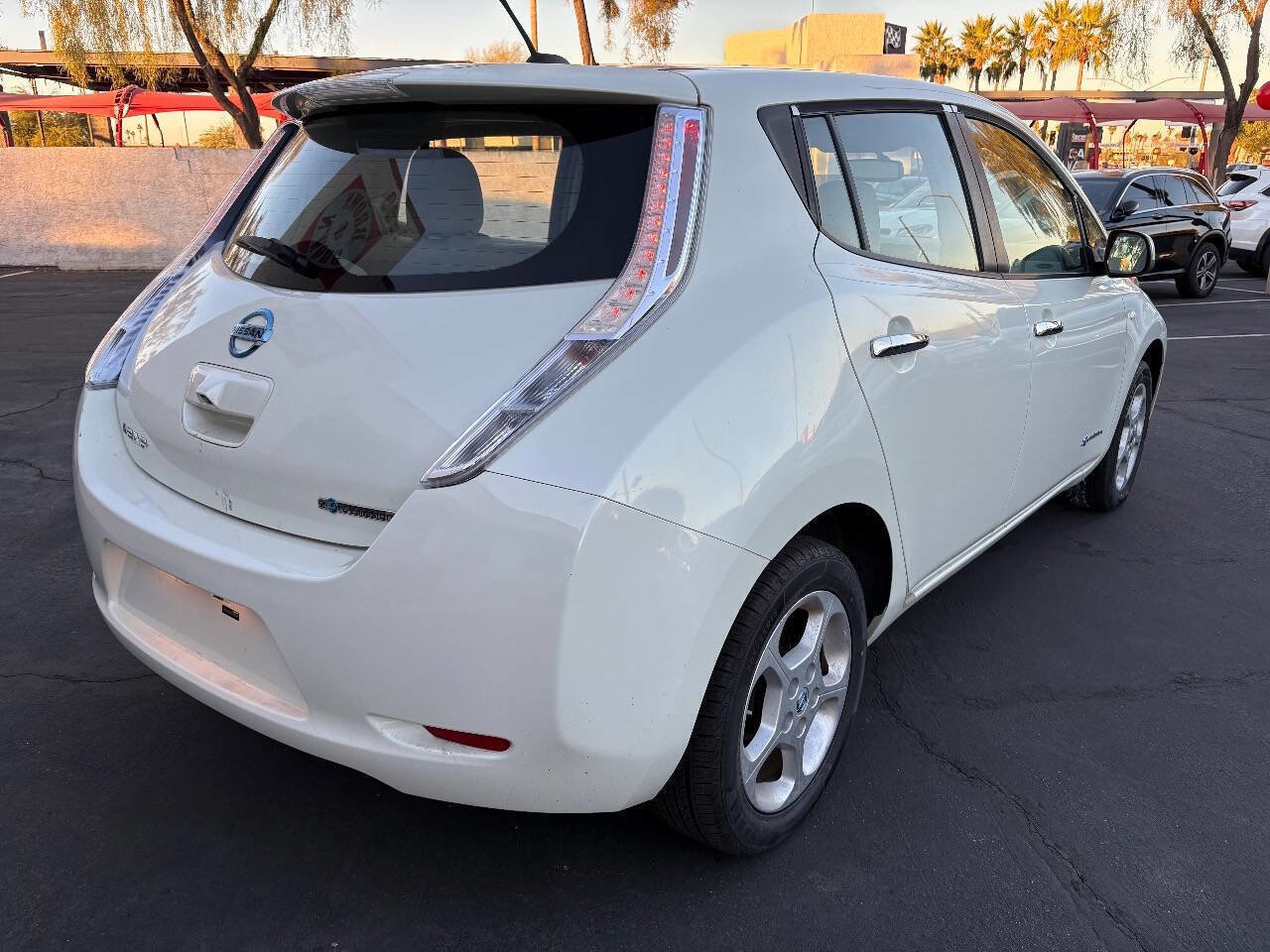 Used 2011 Nissan Leaf SL image 8