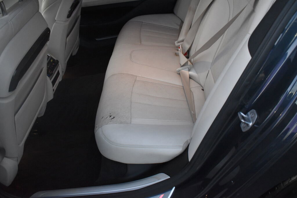 Used 2017 BMW 740i image 28