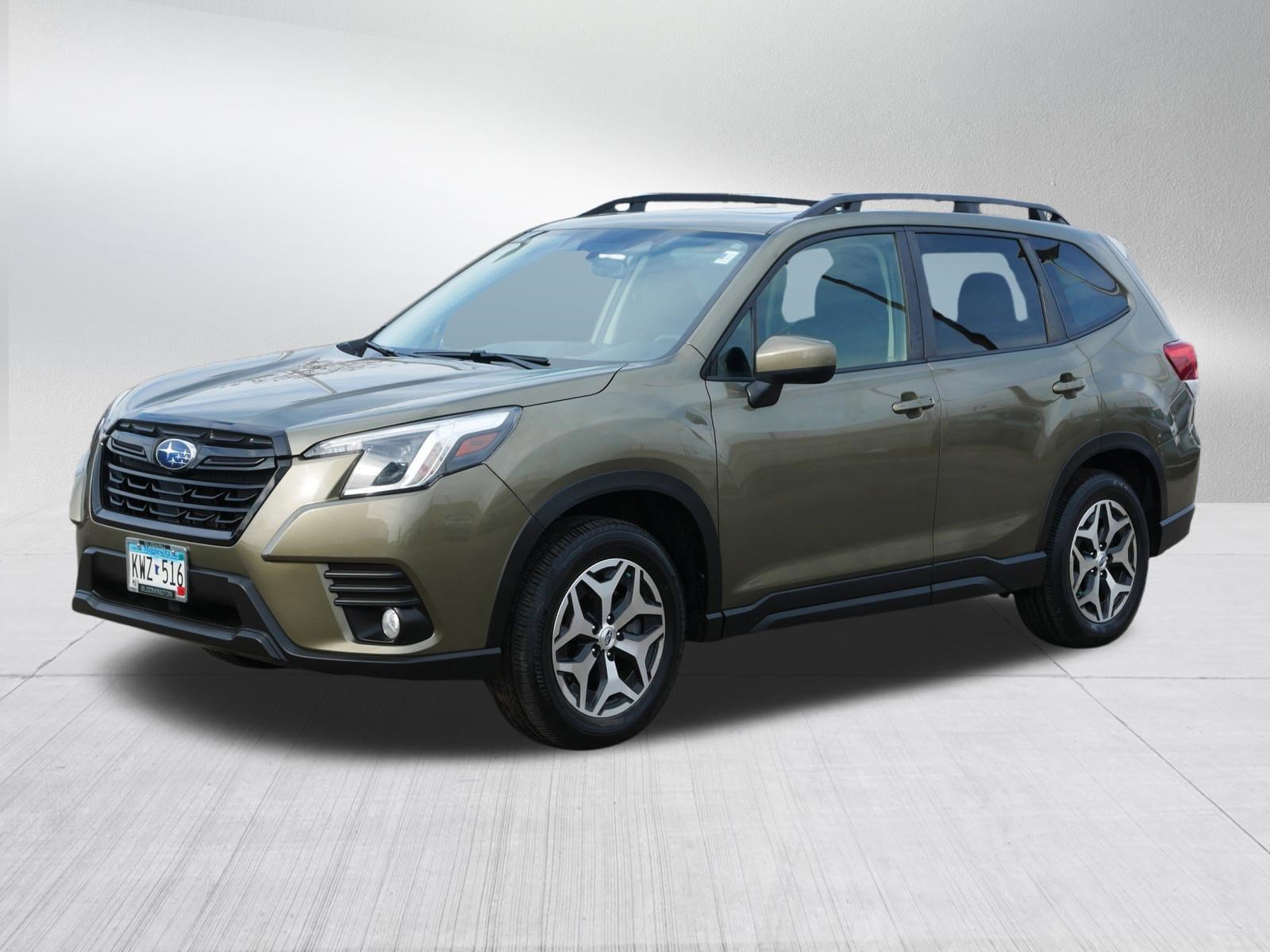 Used 2023 Subaru Forester Premium image 3