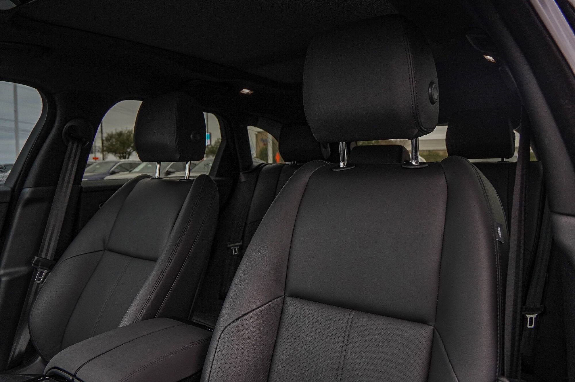 Used 2024 Land Rover Range Rover Velar Dynamic SE image 9