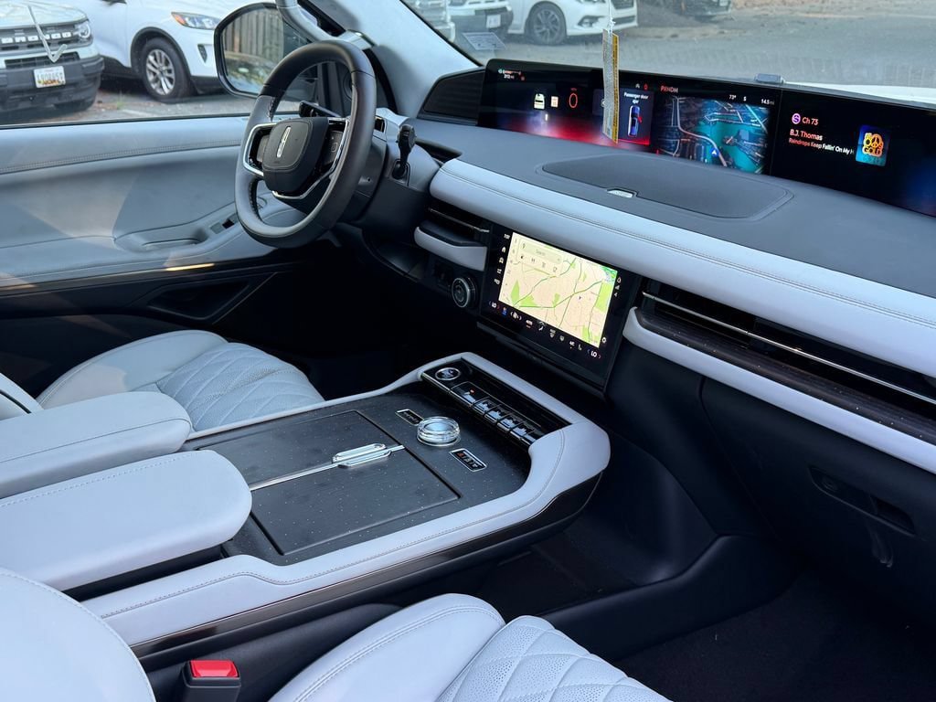 New 2027 Lincoln Navigator L Black Label w/ Black Label Special Edition AWD/4WD image 9