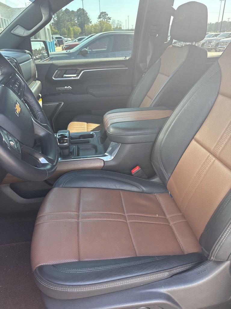 Used 2025 Chevrolet Silverado 1500 High Country w/ Technology Package image 11