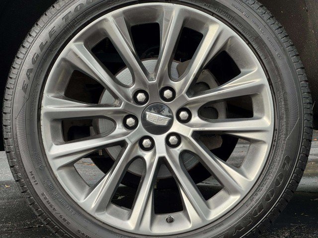 Used 2020 Cadillac Escalade Luxury w/ Escalade Sport Edition AWD/4WD image 36