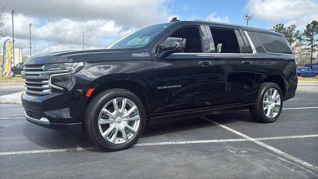 Used 2021 Chevrolet Suburban High Country w/ Premium Package RWD image 3