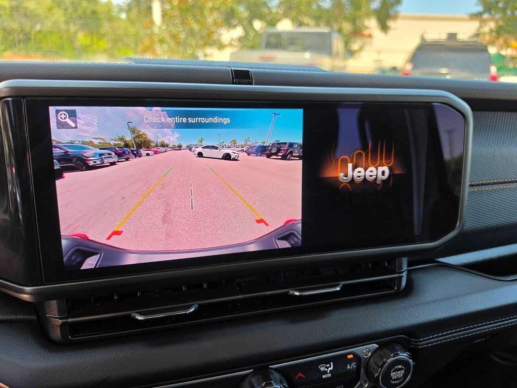 Used 2026 Jeep Gladiator Mojave AWD/4WD image 19