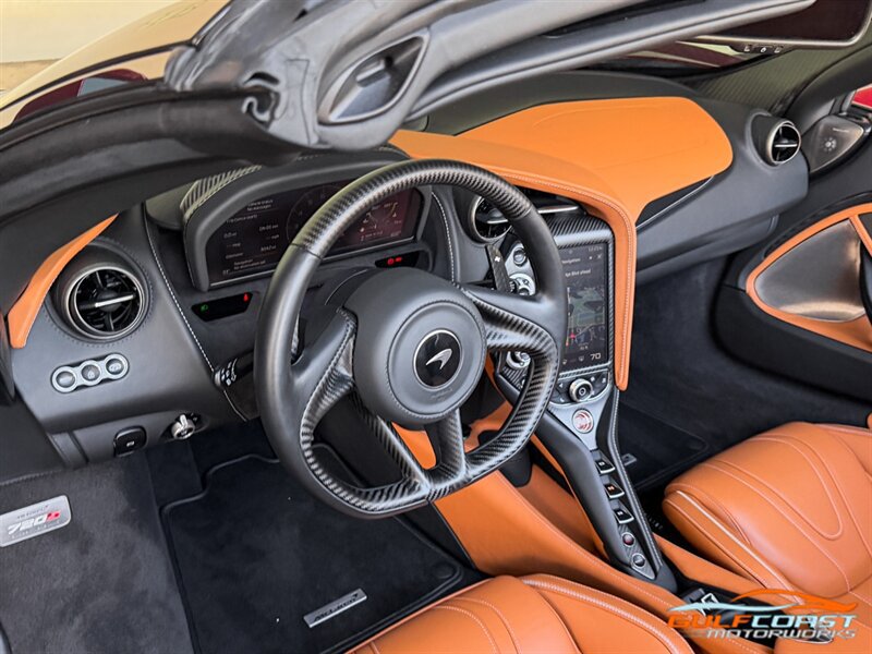 Used 2022 McLaren 720S Spider RWD image 30