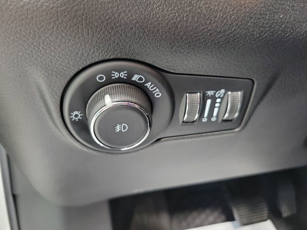 Used 2022 Jeep Compass Latitude AWD/4WD image 33