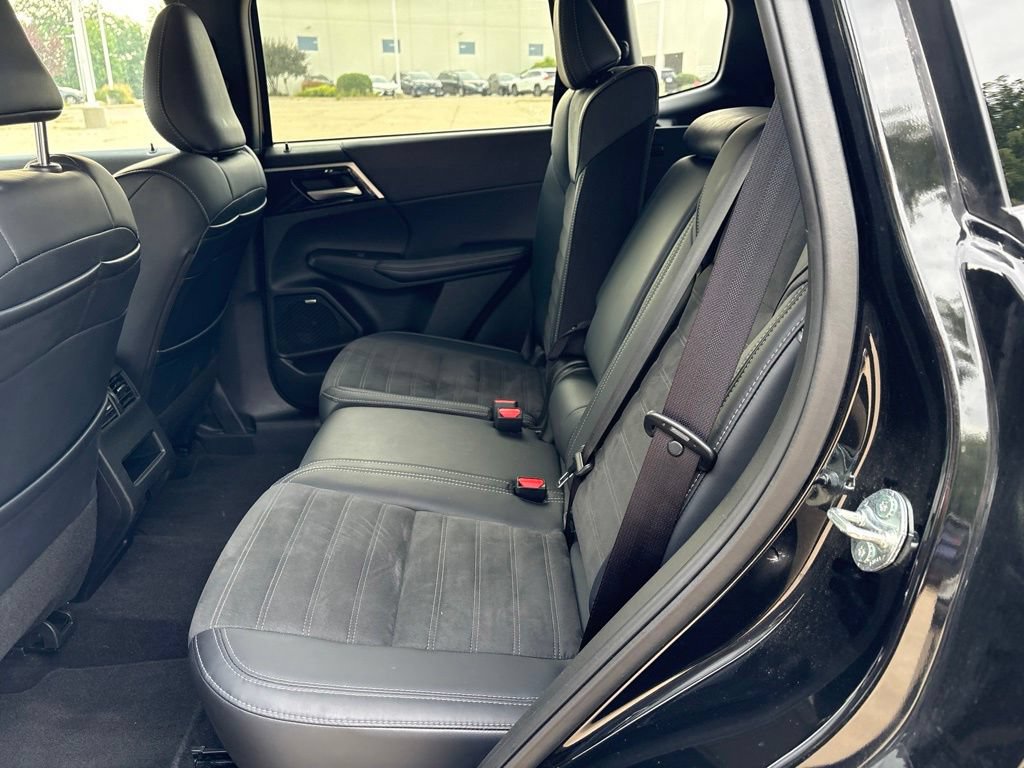 Used 2025 Mitsubishi Outlander SE AWD/4WD image 19