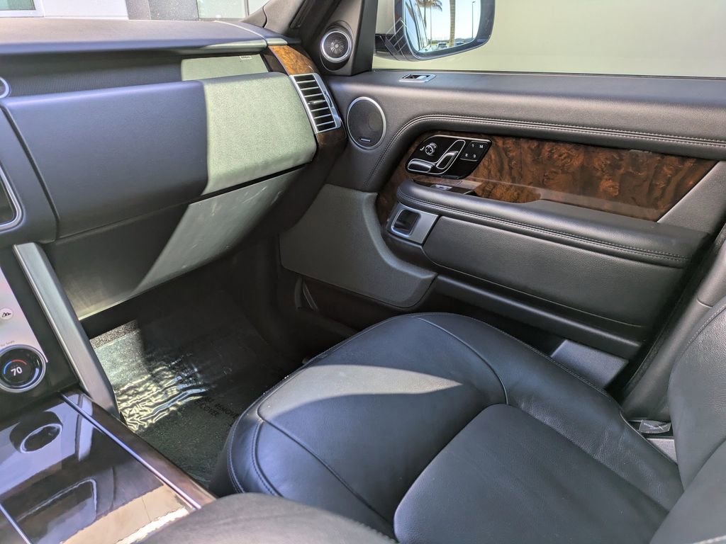 Used 2021 Land Rover Range Rover image 18