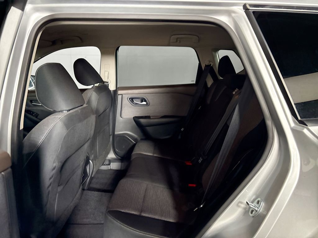 Used 2022 Nissan Rogue SV image 19