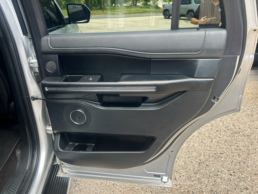 Used 2019 Ford Expedition XLT w/ Equipment Group 202A RWD image 16