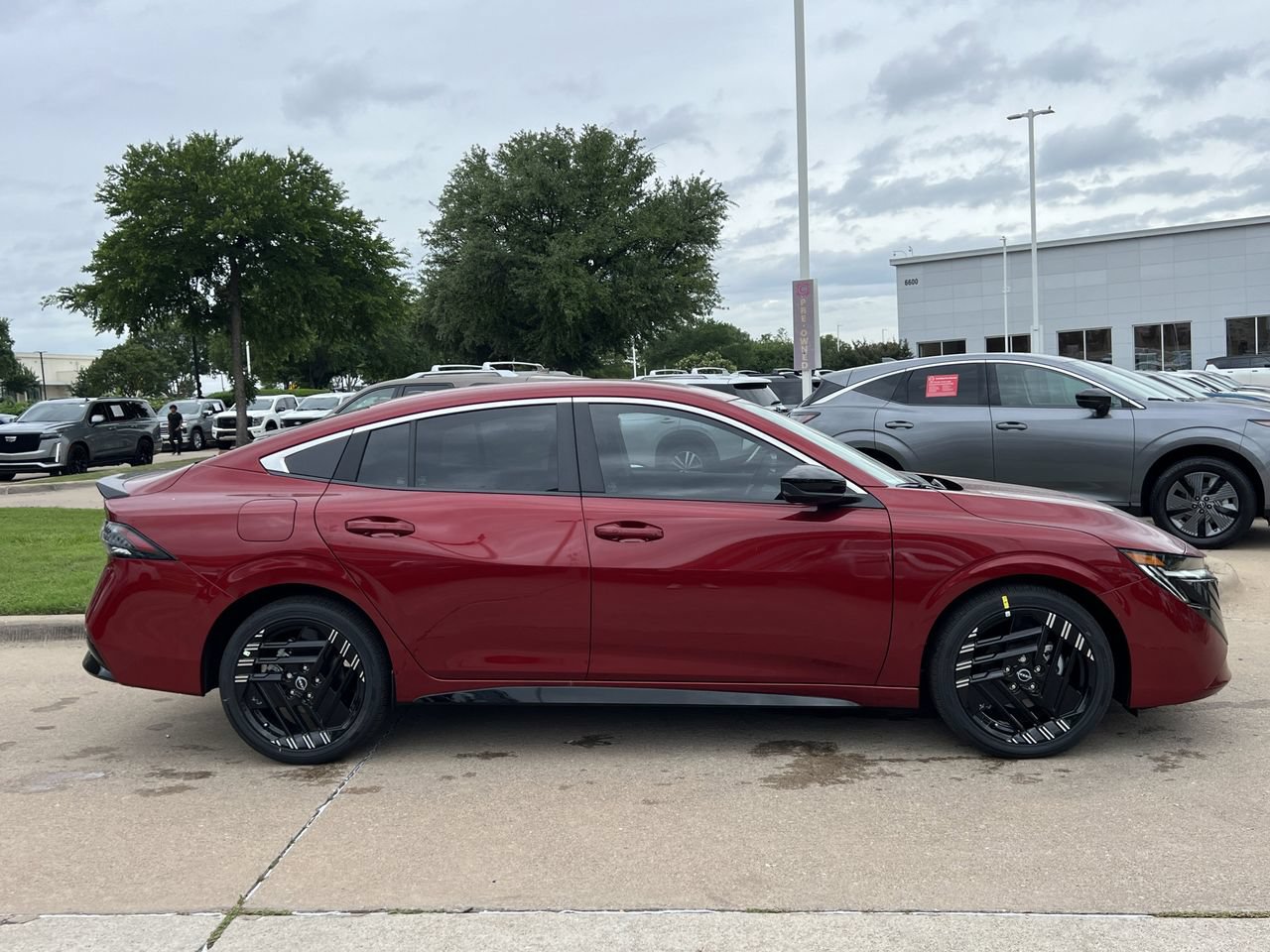 New 2026 Nissan Sentra SR w/ Floor Mat Package FWD image 3