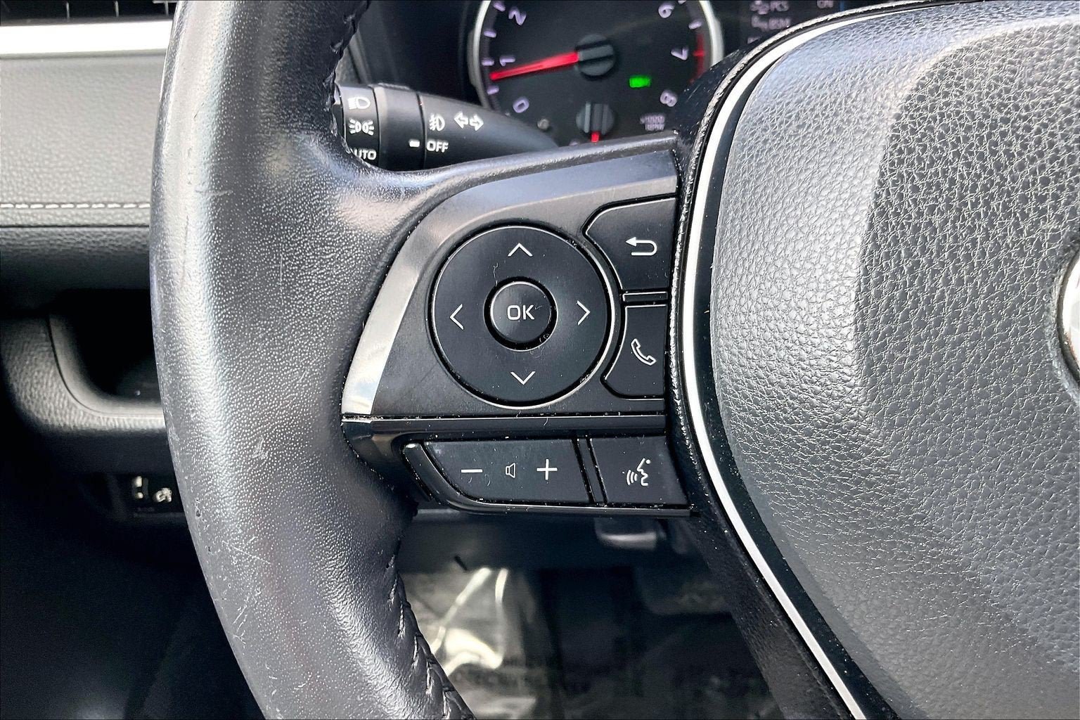 Used 2020 Toyota RAV4 XLE Premium AWD/4WD image 17