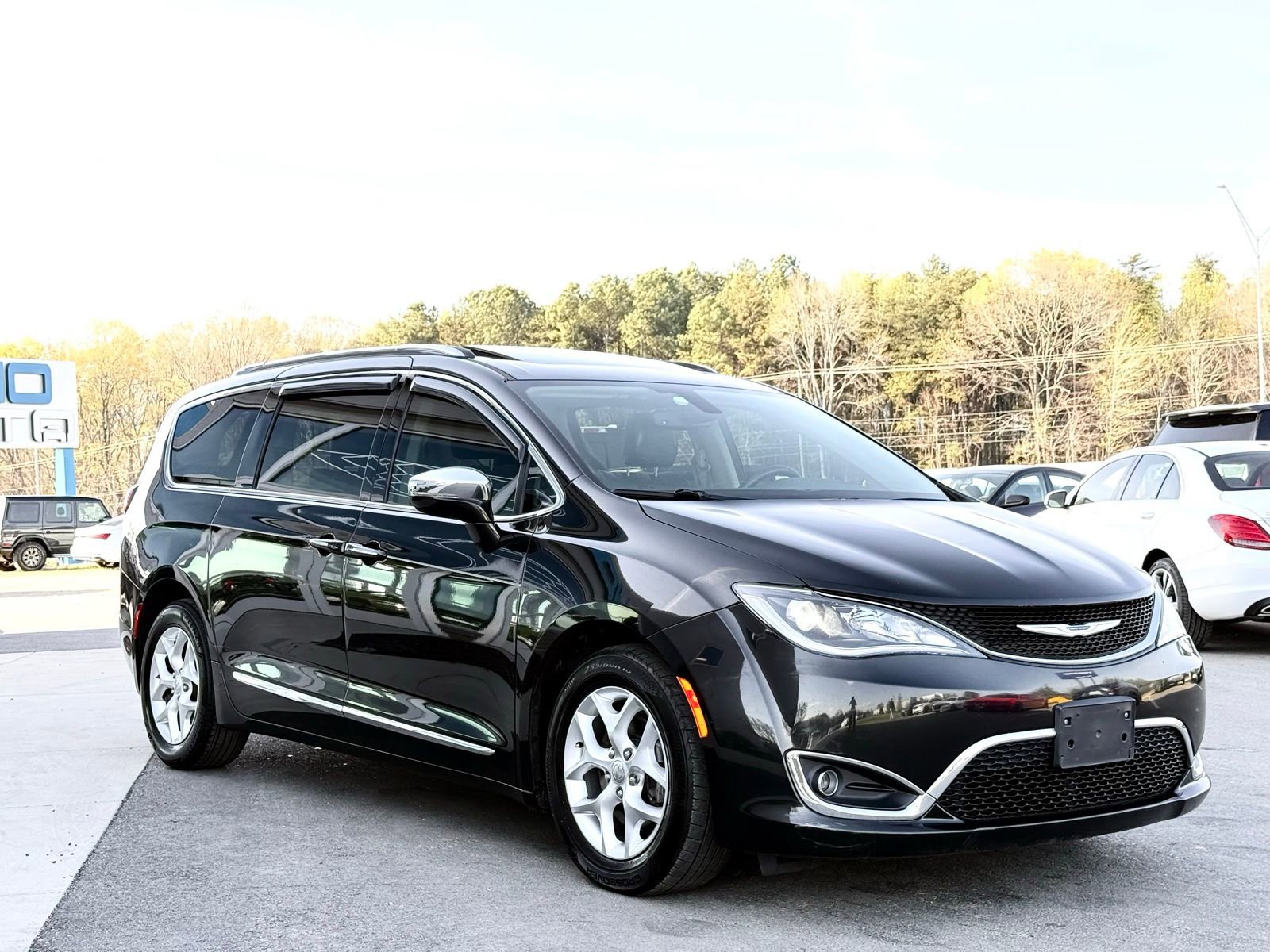 Used 2020 Chrysler Pacifica Limited FWD image 9