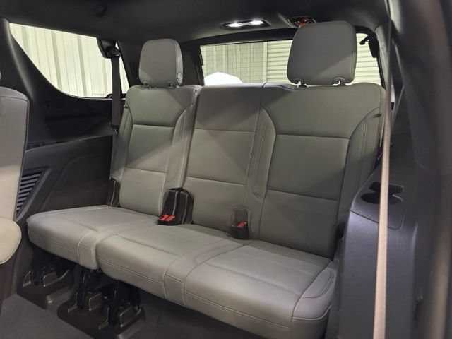 Used 2021 Chevrolet Tahoe Z71 w/ Luxury Package AWD/4WD image 14