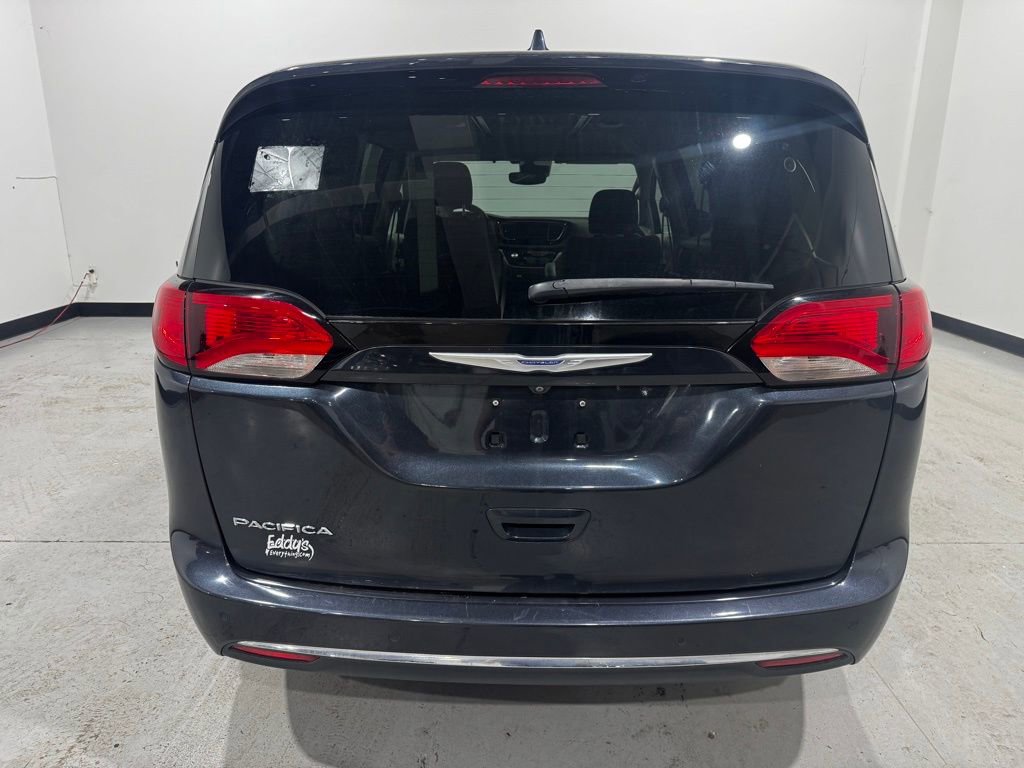 Used 2020 Chrysler Pacifica Touring w/ Advanced Safetytec Group image 7