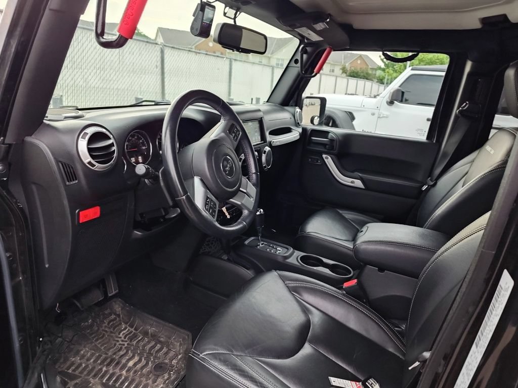 Used 2016 Jeep Wrangler Unlimited Rubicon AWD/4WD image 9