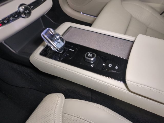 New 2026 Volvo XC90 B6 Ultra w/ Protection Package AWD/4WD image 24