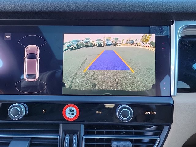 Used 2025 Porsche Macan image 35