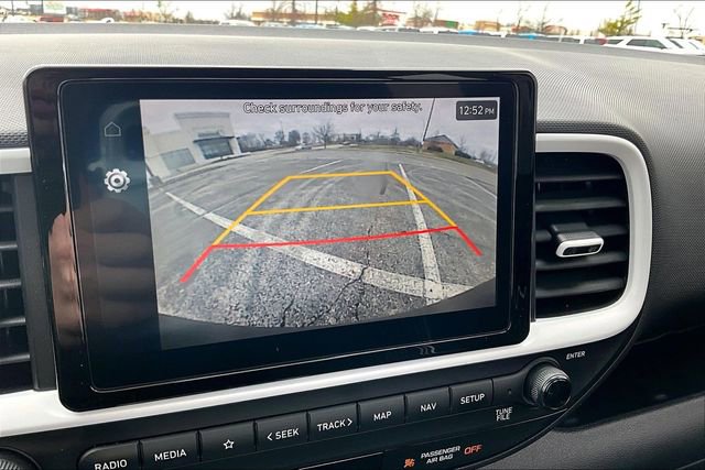 Used 2024 Hyundai Venue Limited FWD image 14