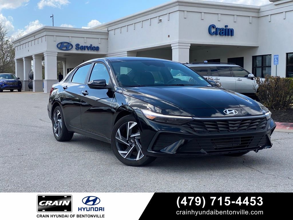 Used 2025 Hyundai Elantra Sport image 1