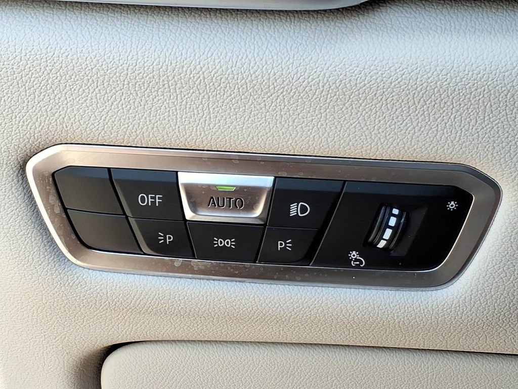Used 2023 BMW X6 xDrive40i w/ M Sport Package AWD/4WD image 27