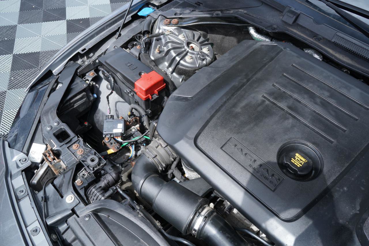 Used 2018 Jaguar XE Prestige AWD/4WD image 77