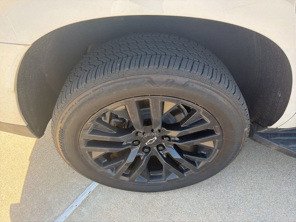 Used 2025 Chevrolet Tahoe Premier AWD/4WD image 15