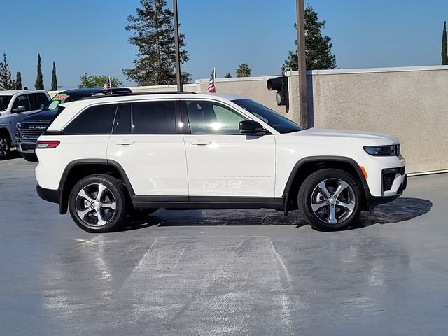 New 2026 Jeep Grand Cherokee Limited AWD/4WD image 3