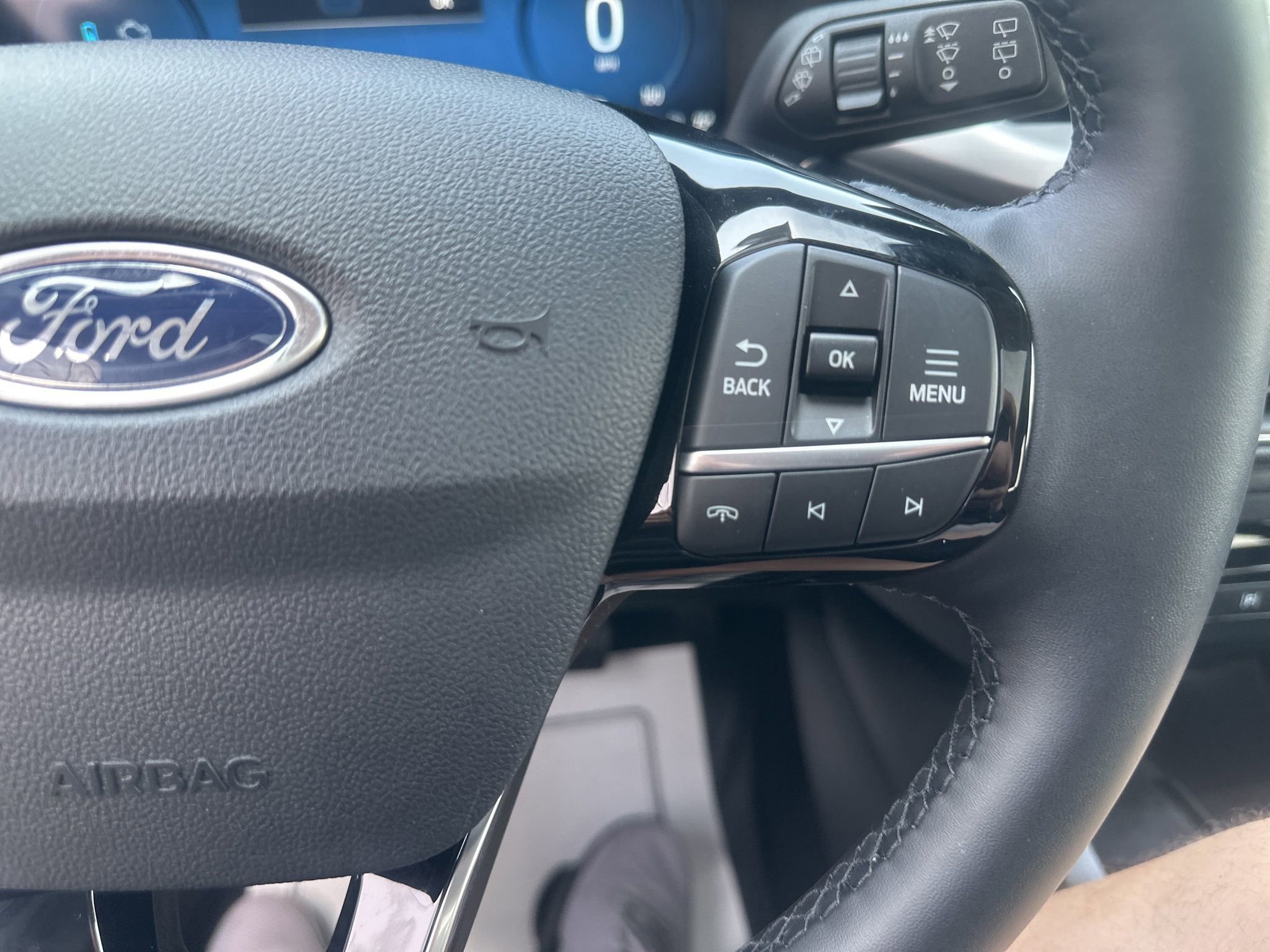 Used 2025 Ford Escape SE w/ PHEV Premium Package FWD image 28