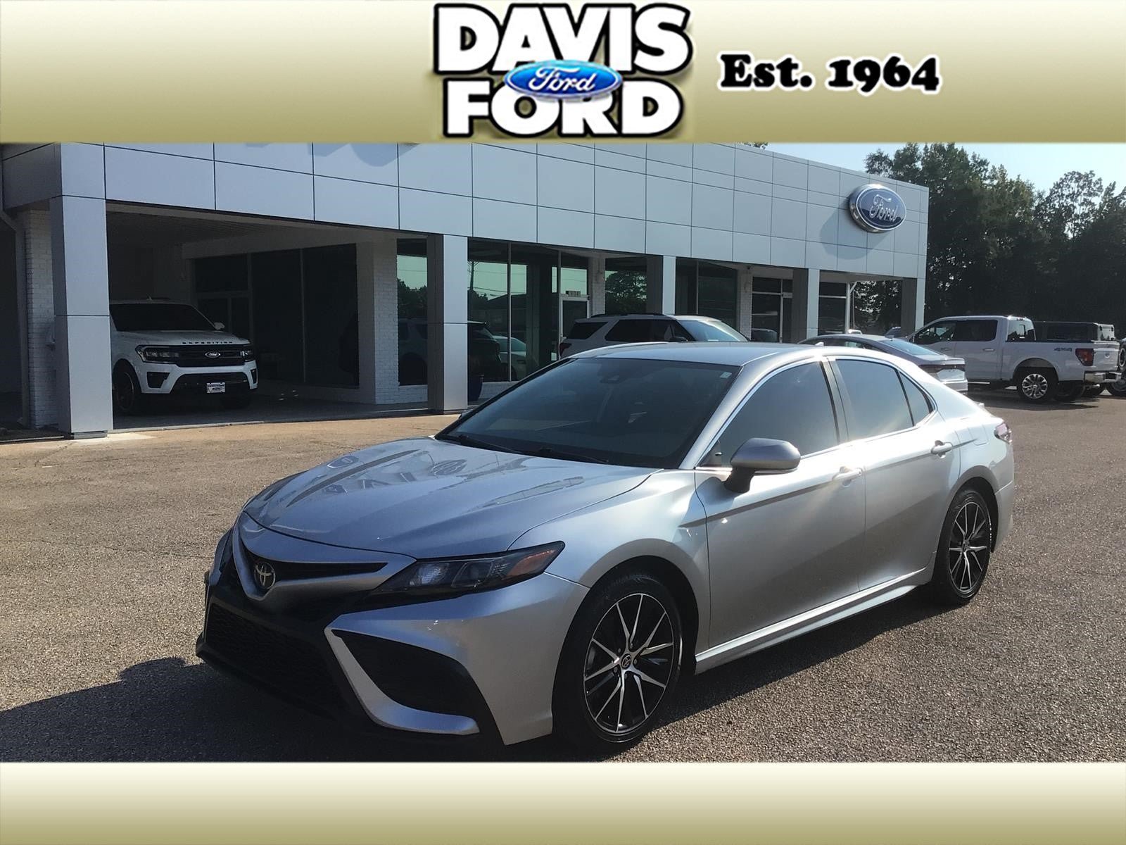 Used 2023 Toyota Camry SE