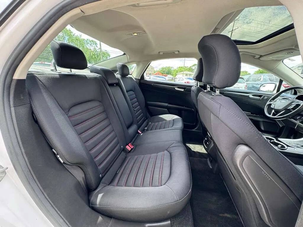 Used 2016 Ford Fusion SE FWD image 14