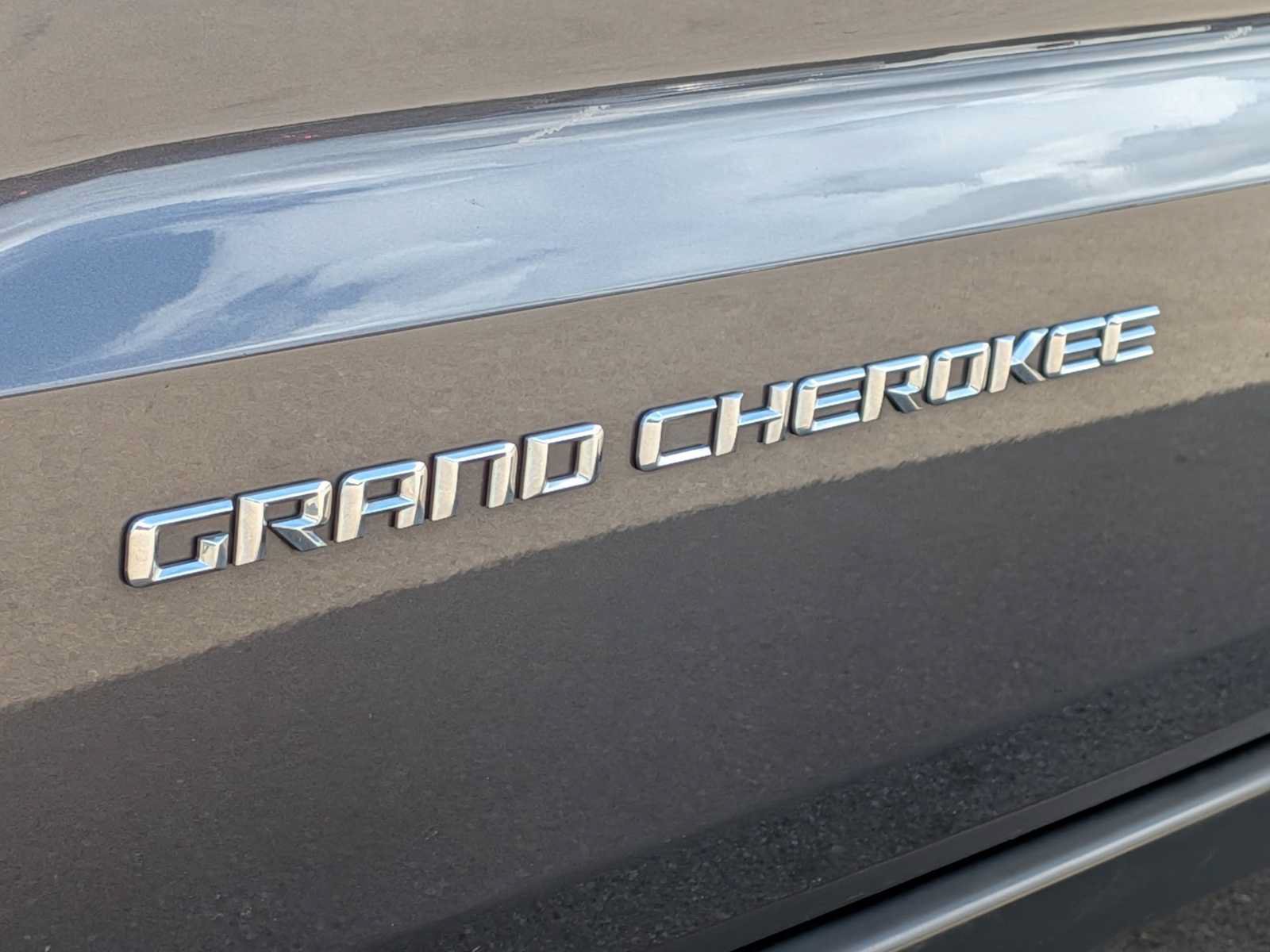 Used 2016 Jeep Grand Cherokee Limited AWD/4WD image 11