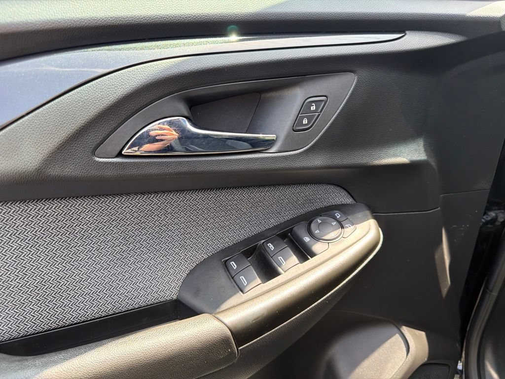 Used 2022 Chevrolet TrailBlazer LT FWD image 25