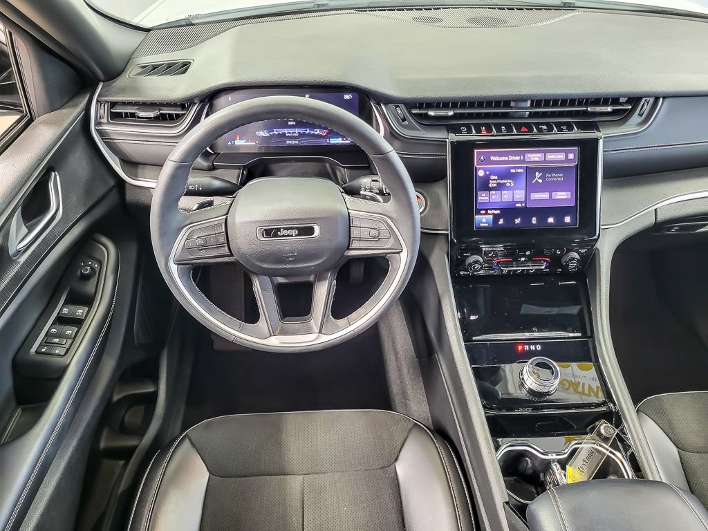 Used 2023 Jeep Grand Cherokee Altitude AWD/4WD image 14