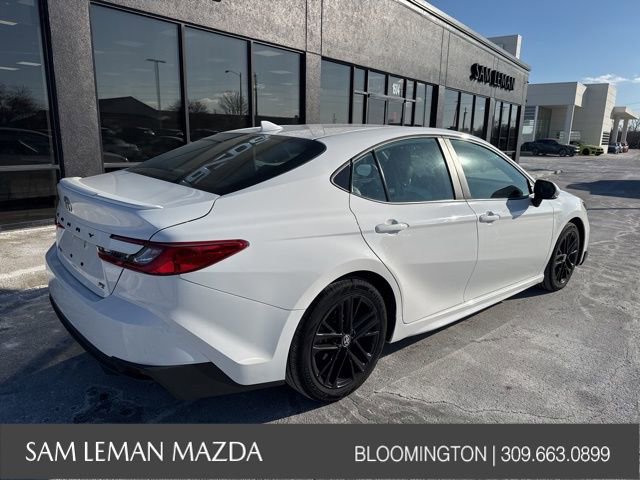 Used 2025 Toyota Camry SE image 11