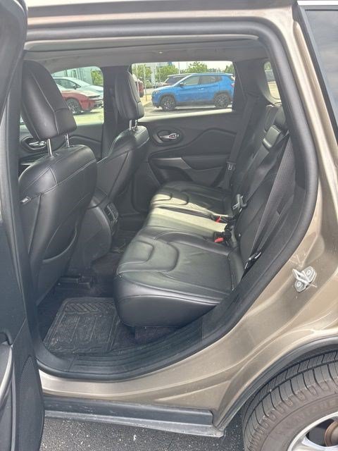 Used 2019 Jeep Cherokee Limited AWD/4WD image 19